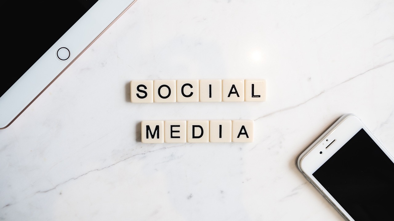 An article about social media marketing and blogging at Help 2 Succeed.